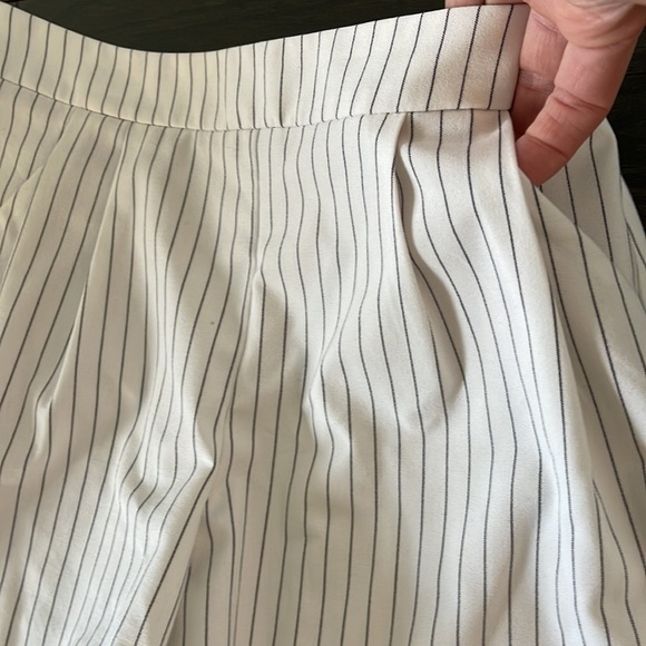 BCBG short size 0 - Picture 2 of 7